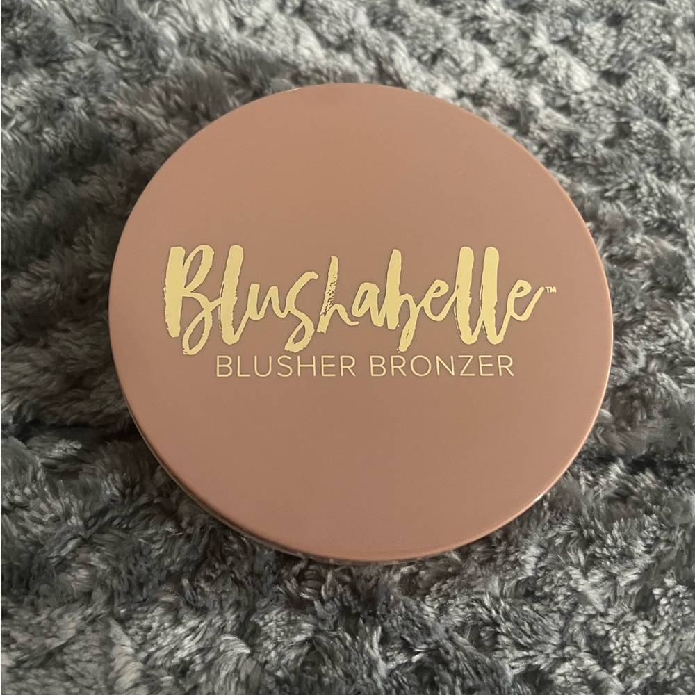 Multicolor Blush Palette
Island Glow - Picture 3 of 3
